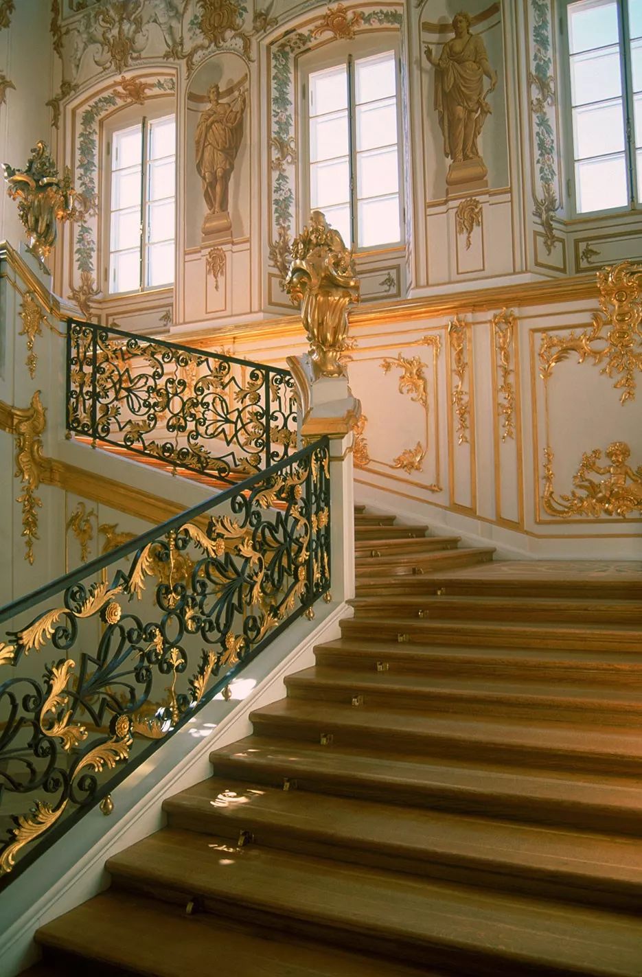 「Julia带你看设计(3)」——世界上最伟大的建筑系列 坐落在全球的宫殿建筑：德国的新天鹅堡，法国的凡尔赛宫，和中国的紫禁城
